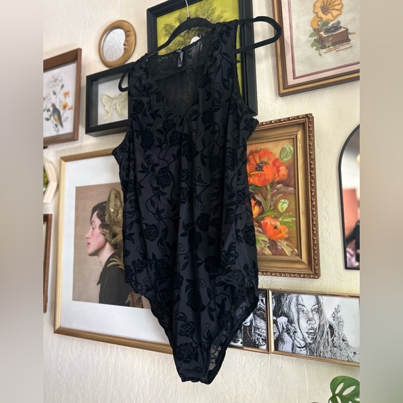 Torrid Flocked Mesh V-Neck Bodysuit - Picture 8 of 10